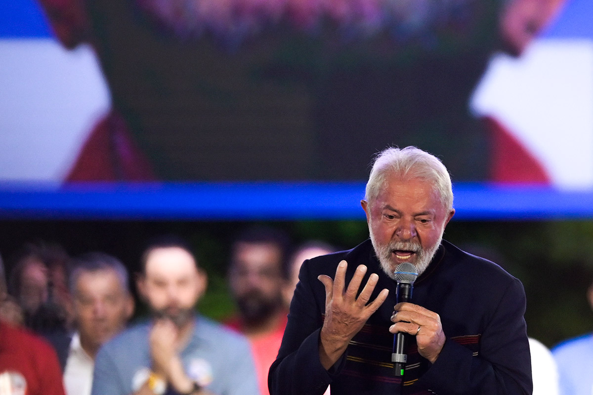 Lula y Bolsonaro pelean voto a voto en Brasil y también en la Argentina