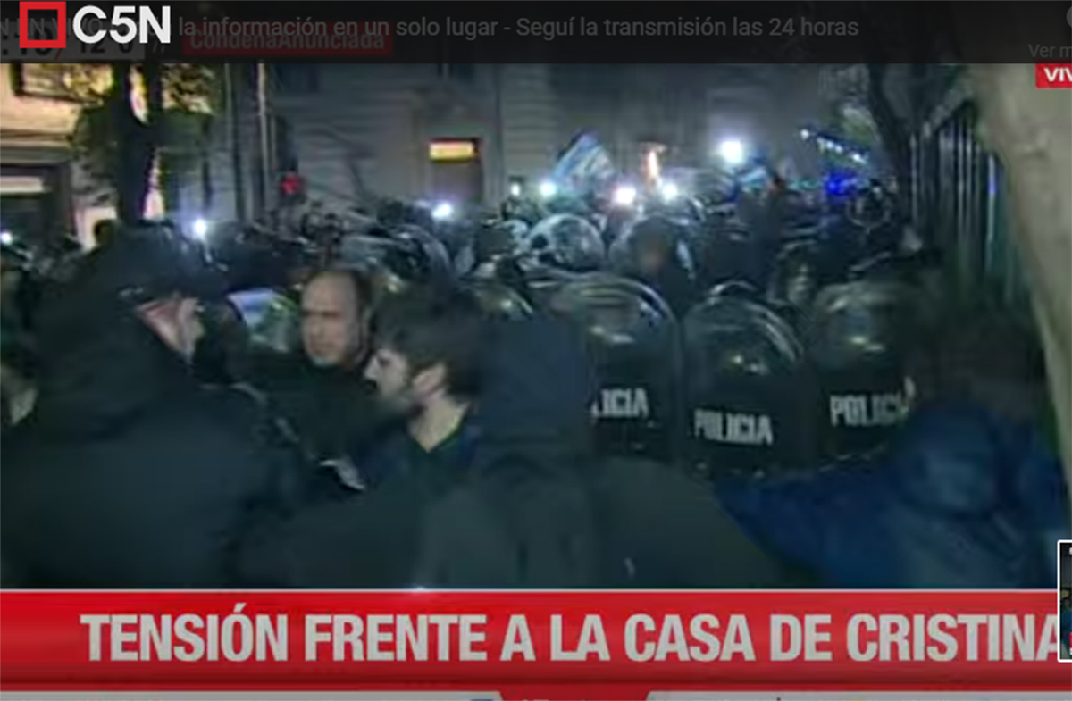 CFK culpó a Larreta por reprimir a manifestantes en la puerta de su casa