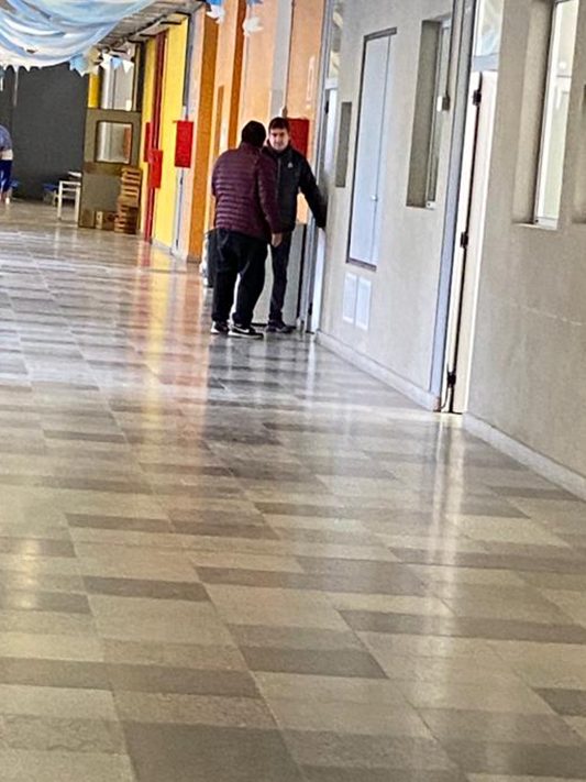 La directora de la escuela porteña que golpea estudiantes “tiene patovica propio”