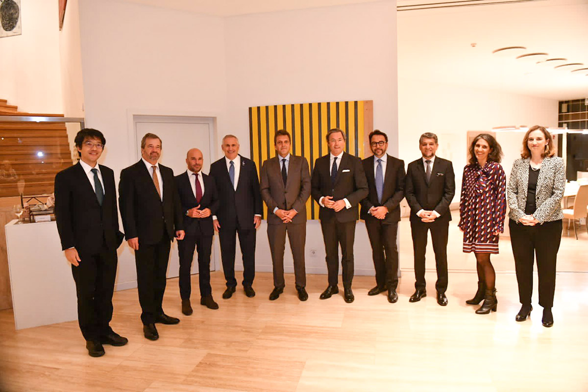 Massa viaja a Estados Unidos para dar por terminada la corrida contra el peso