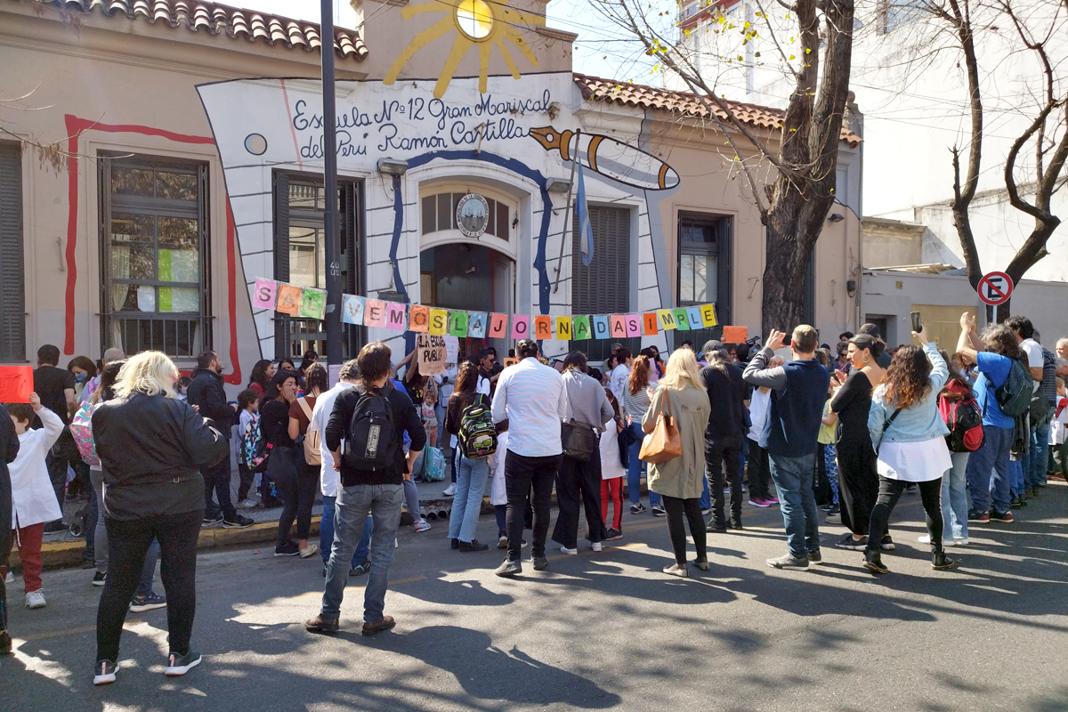 Se movilizaron cientos de familias que se oponen al traspaso a jornada completa en escuelas porteñas