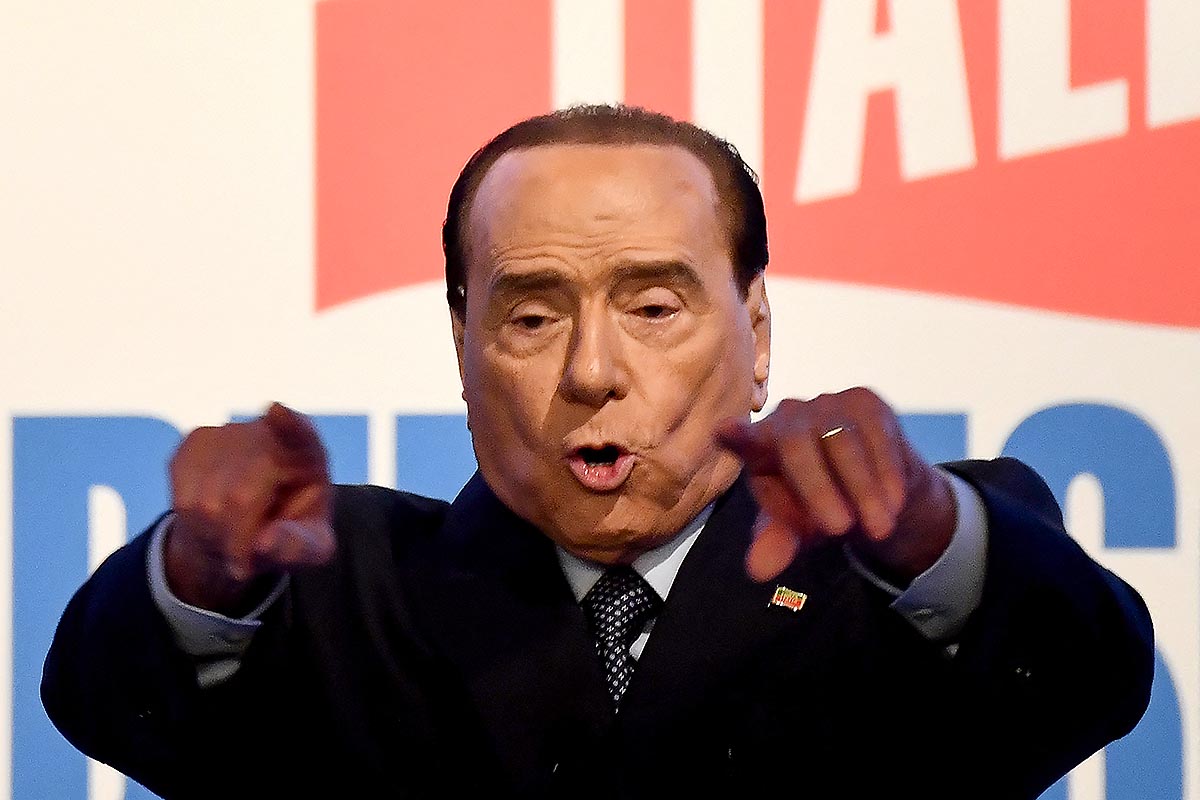 Berlusconi tiene una leucemia crónica y permanecerá internado en un hospital de Milán