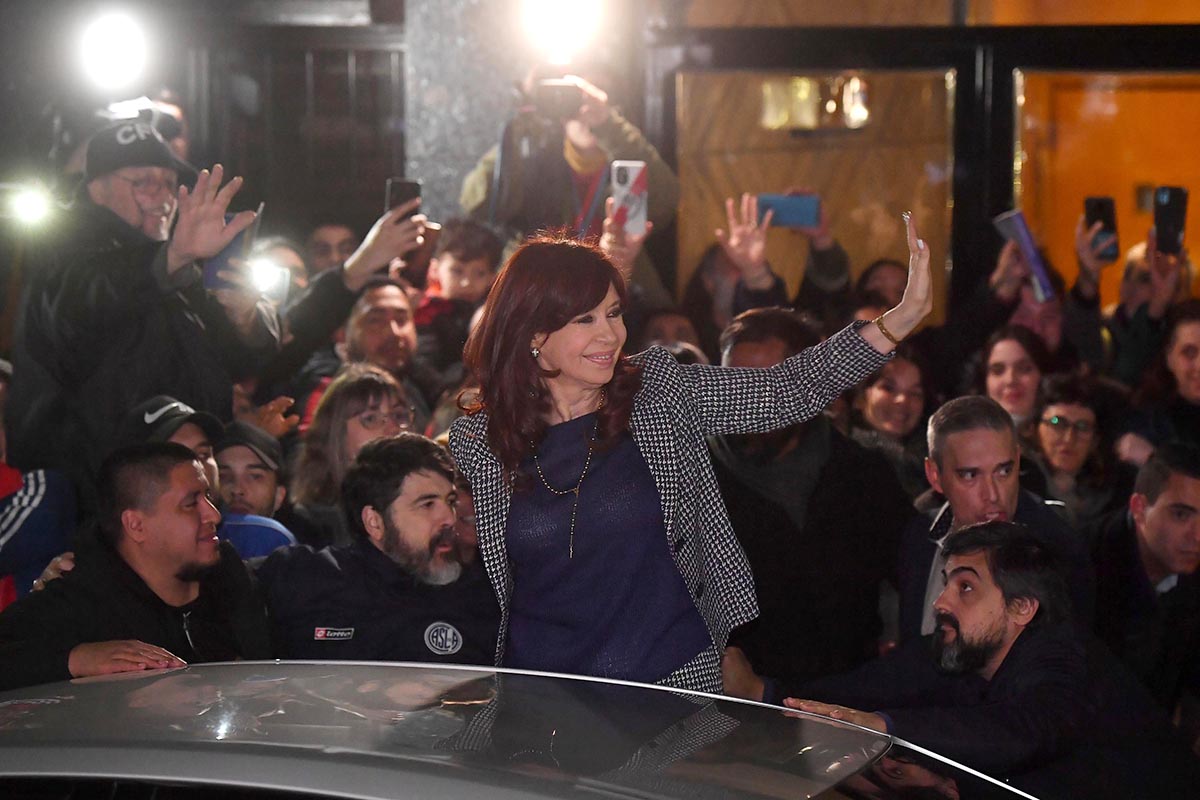 Cristina recibió el apoyo de los organismos y apuntó contra la oposición: «Resuelvan su interna de otra manera»