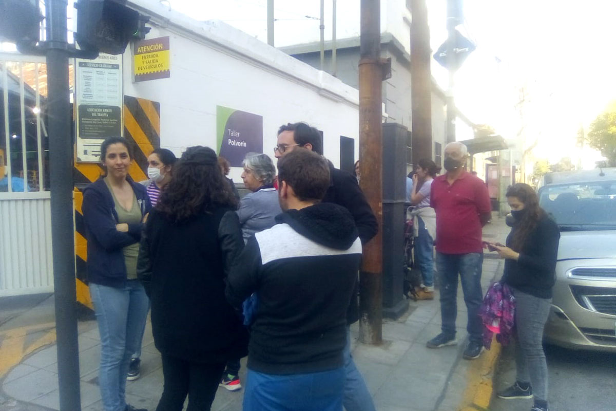 Escuelas públicas con asbesto: familias se movilizaron ante la falta de respuesta del gobierno porteño