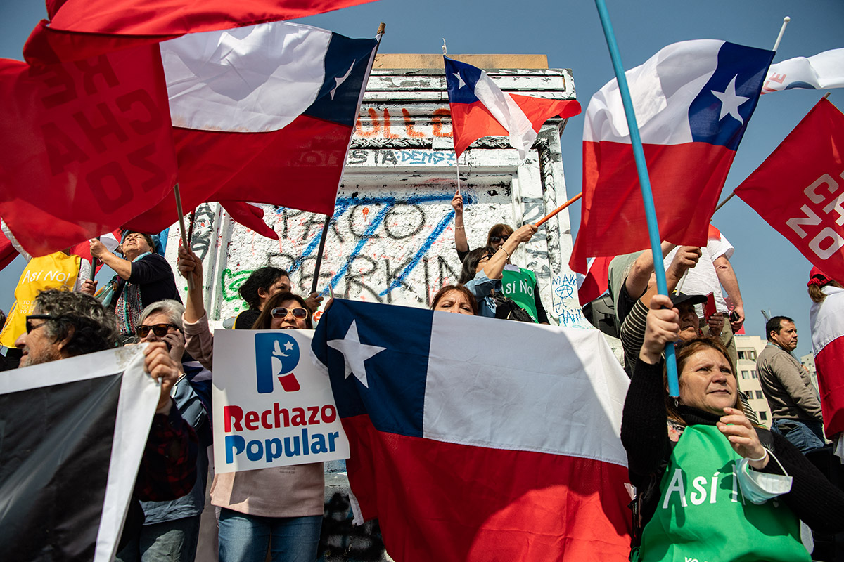 Sin explicaciones lineales: por qué ganó el rechazo a la nueva constitución en Chile y cuáles son las alternativas