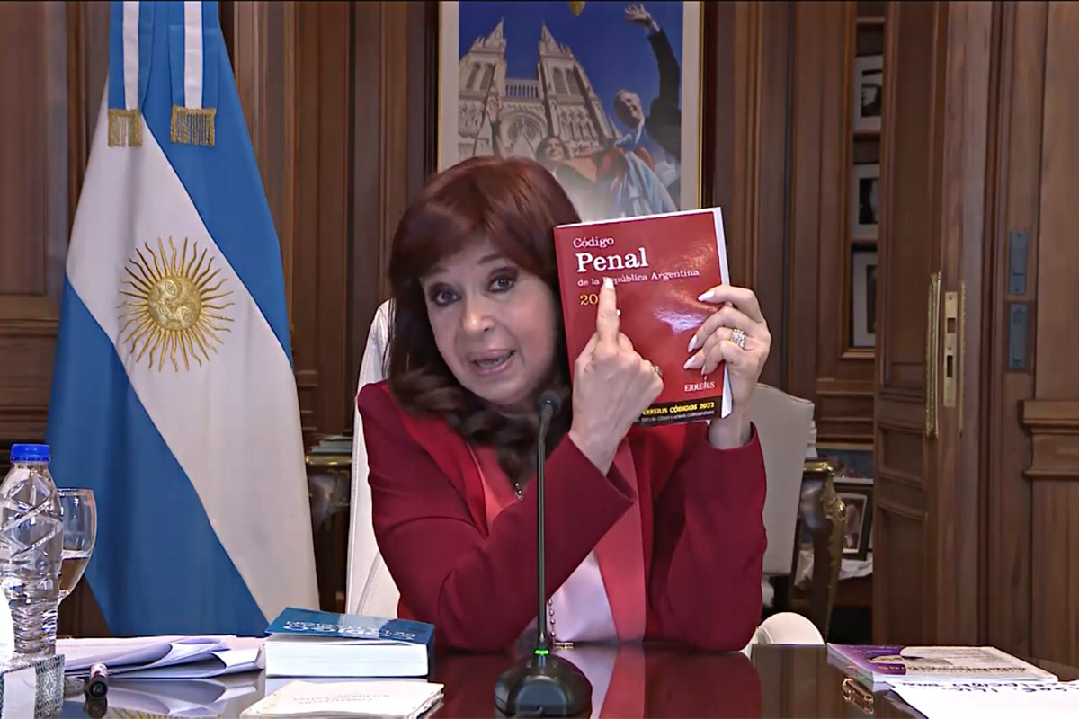 Comodoro Py redobla la apuesta en  contra de CFK