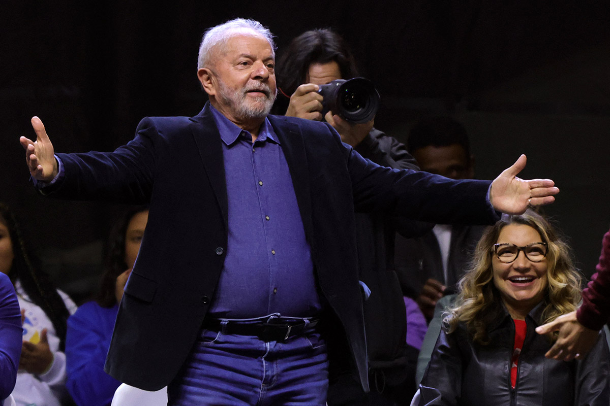 Vira vira voto: el arma, los dedos y la L de Lula