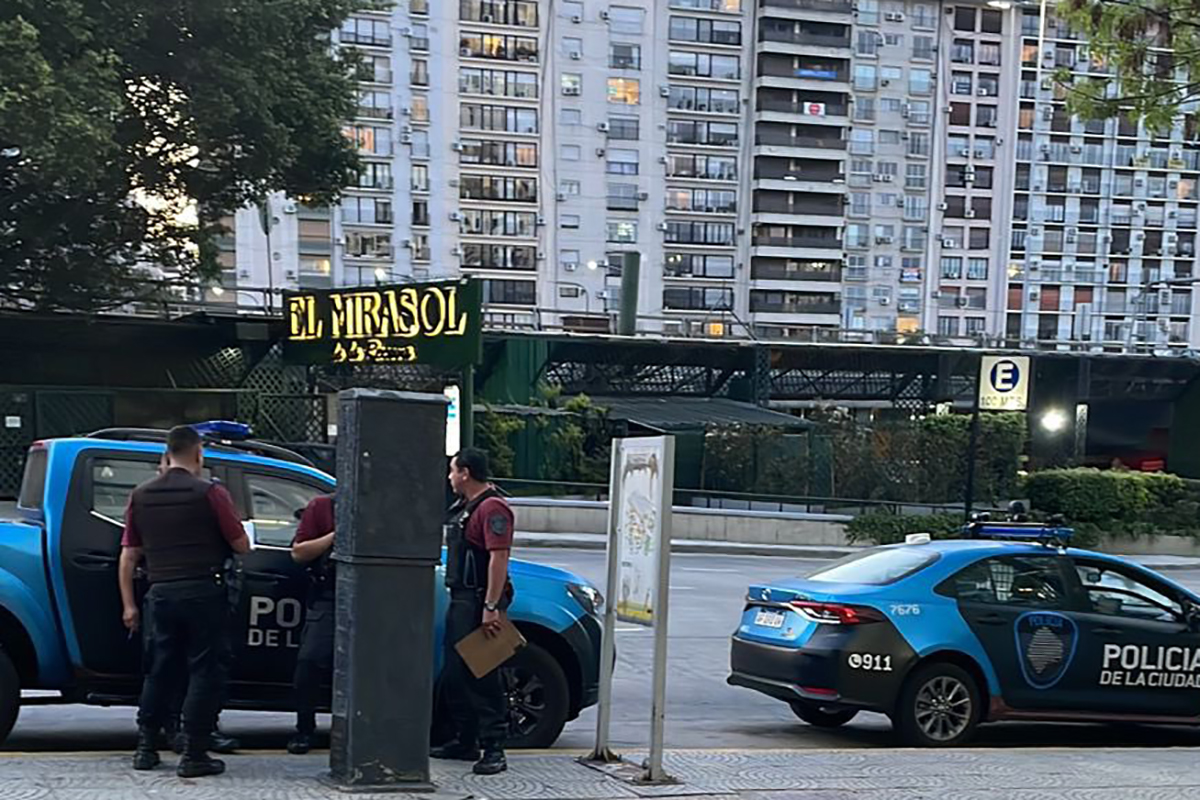 Estudiantes que toman escuelas porteñas denuncian que la Policía de la Ciudad los amedrenta