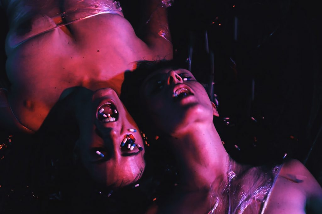 "Plastificame el metaverso", una propuesta contra el consumo capitalista y su impacto medioambiental