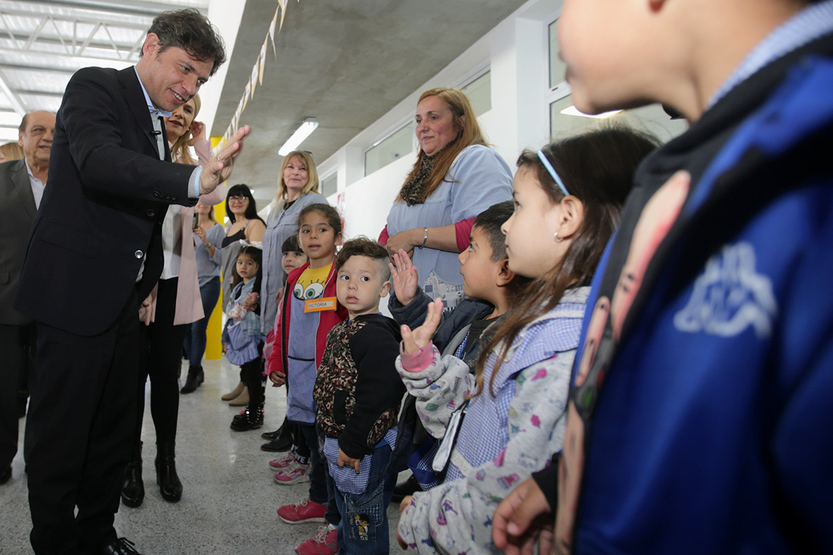 Kicillof inauguró la escuela número 100  y criticó a Vidal: «Nos endeudaron y además cerraban escuelas»