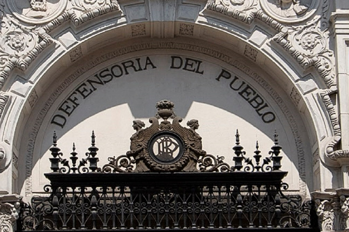 Defensoría del Pueblo porteña condena ataque a Cristina Fernández