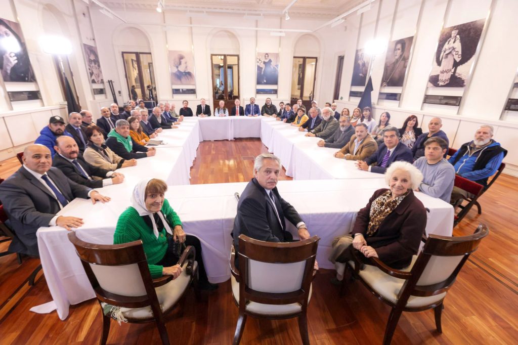En defensa de la democracia: trastienda de una jornada agitada en la Rosada