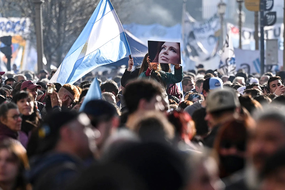 Lanzan una campaña mundial de solidaridad con la vicepresidenta Cristina Kirchner