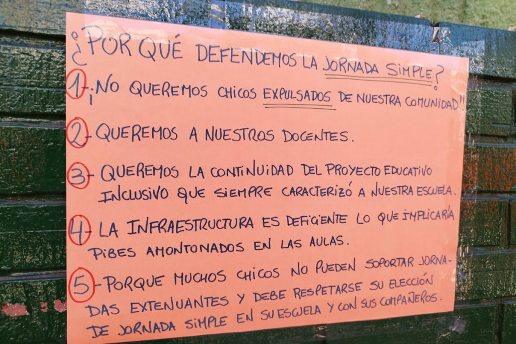 "Soledad Acuña hace chantaje emocional: 'si no te gusta, cambiate de escuela' »