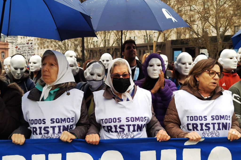 Después de más de 100 días, Madres de Plaza de Mayo volvió a marchar y lanzó la campaña Todos Somos Cristina