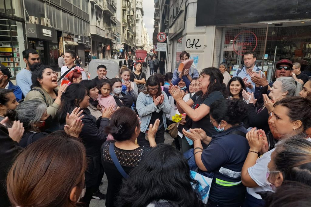 Tras una movilización y el reclamo de las 70 familias, la Justicia suspendió el desalojo del edificio de Solís 2 Tras una movilización y el reclamo de las 70 familias, la Justicia suspendió el desalojo del edificio de Solís