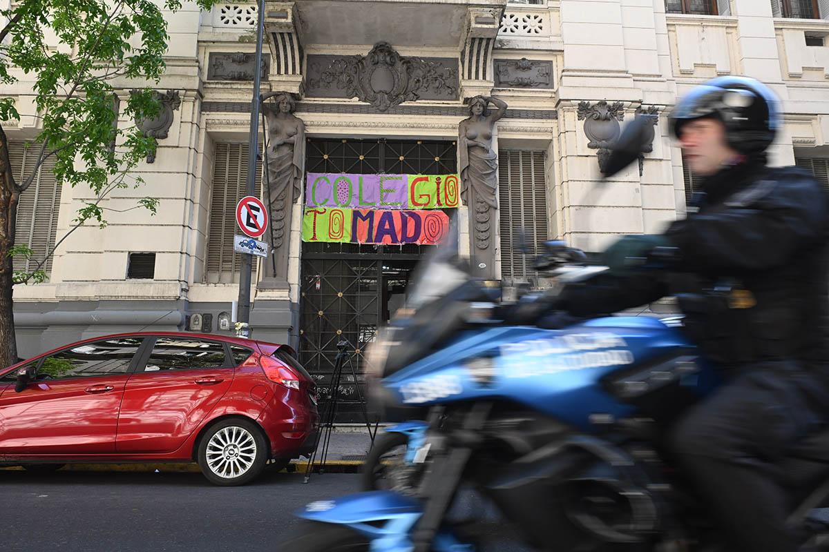 Familias de estudiantes denuncian hostilidad e intimidación por parte de la Policía de la Ciudad