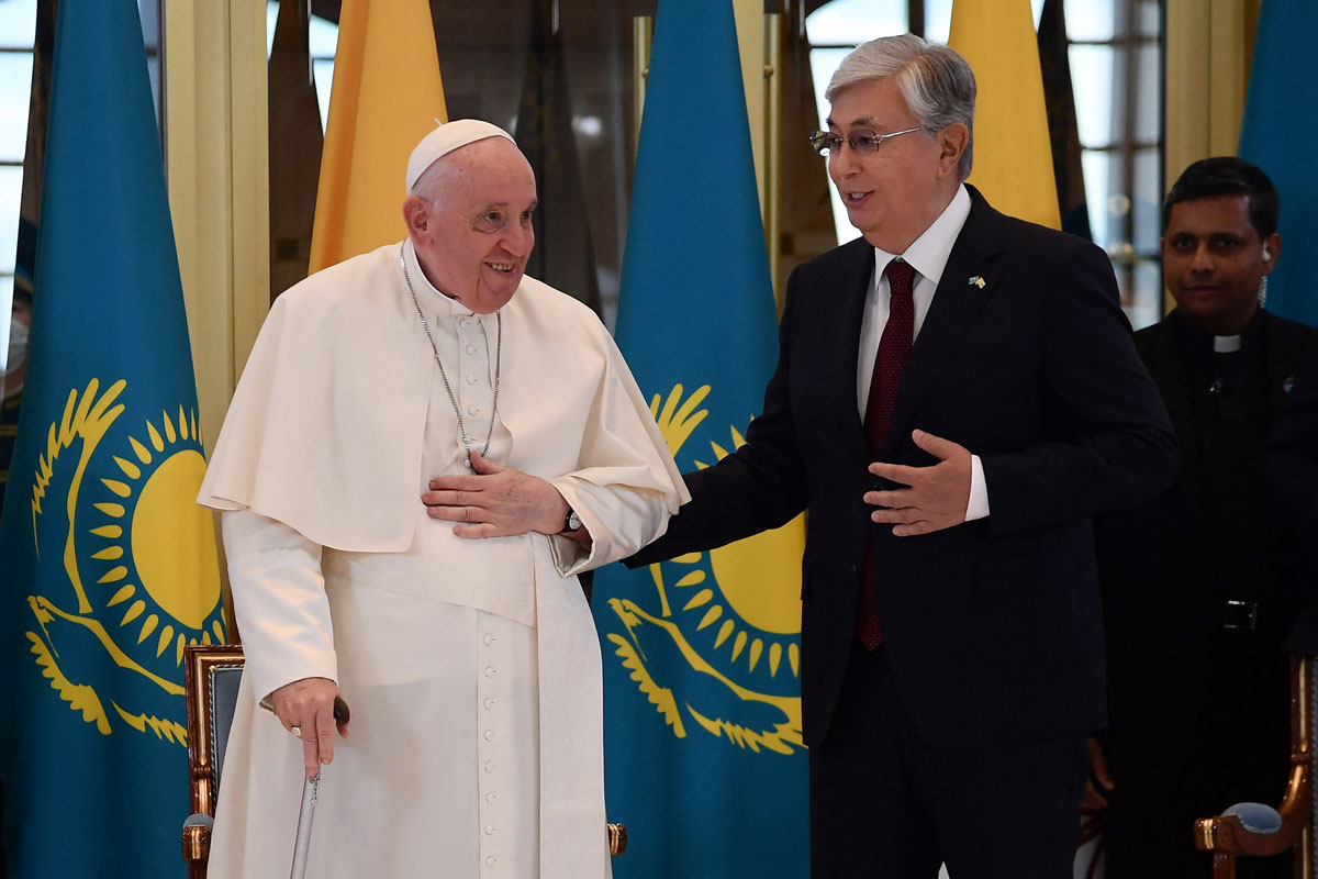 En su primera actividad en Kazajistán, Francisco se reunió con el presidente Tokayev