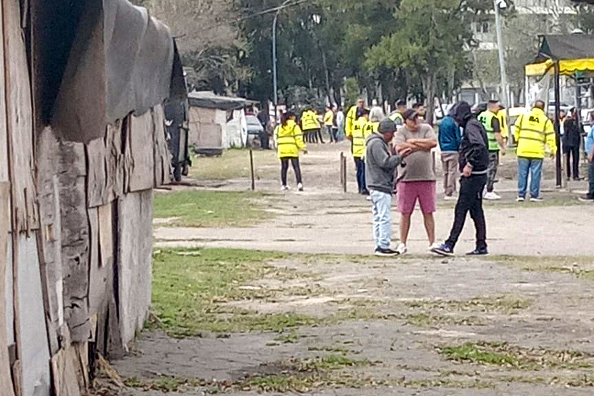 Denuncian que el Gobierno de la Ciudad desalojó familias vulnerables para organizar un festival internacional