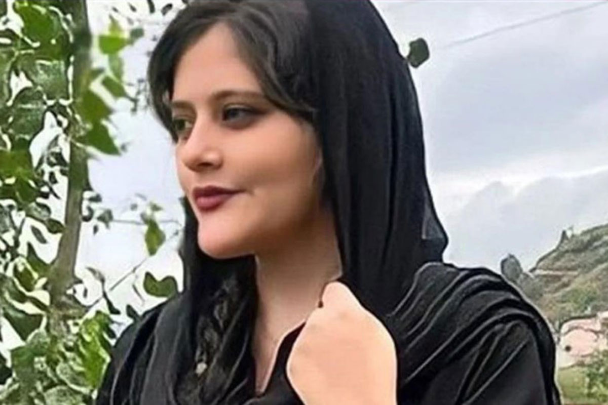 Arrestan en Irán a una periodista que cubrió el funeral de Mahsa Amini