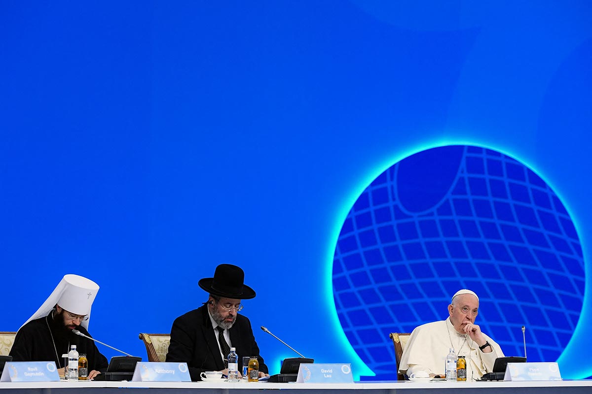Francisco y líderes religiosos piden que la política mundial abandone «toda retórica agresiva»