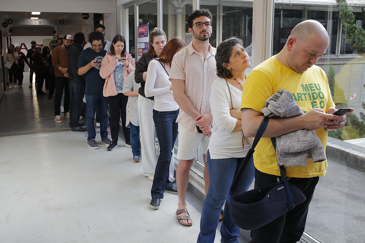 Cerraron los colegios electorales y comenzó el recuento de votos en Brasil