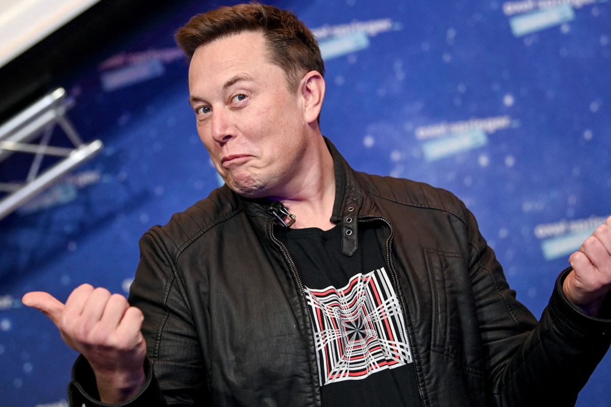 Elon Musk dijo que X podría aplicar una pequeña cuota mensual