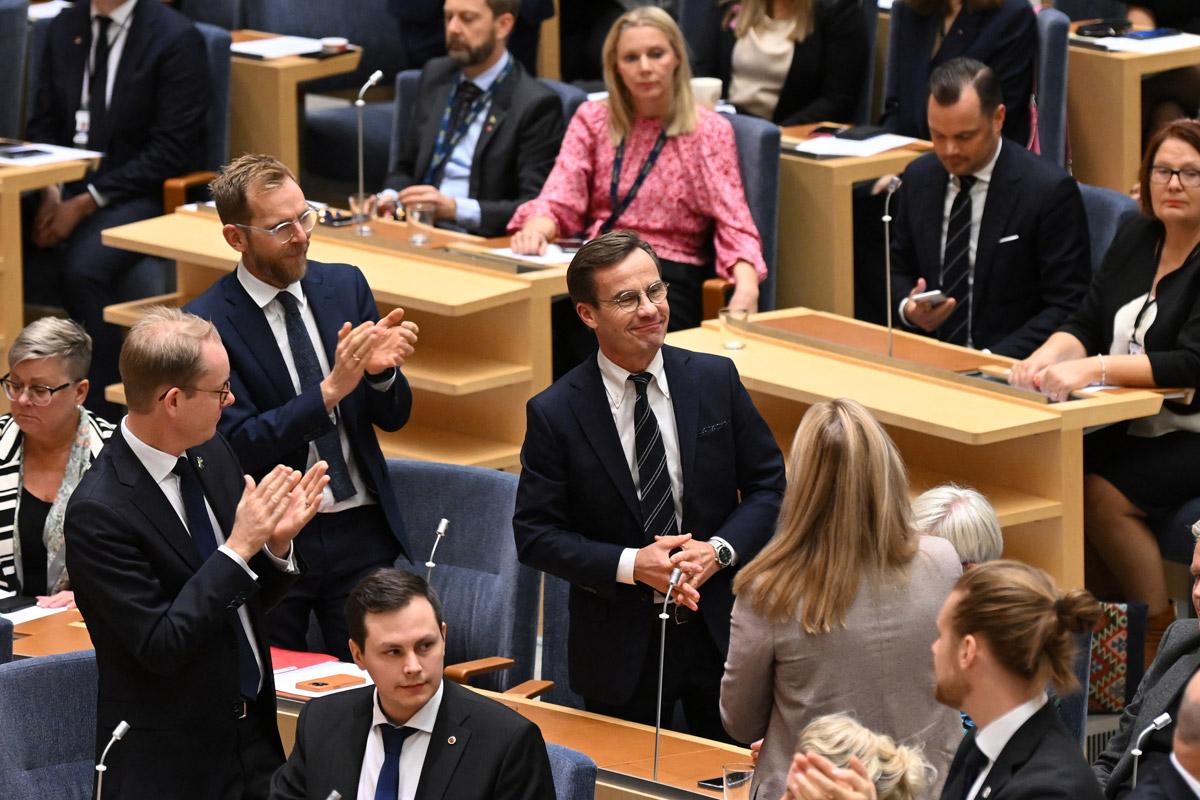 El conservador Ulf Kristersson fue elegido primer ministro con apoyo de la extrema derecha