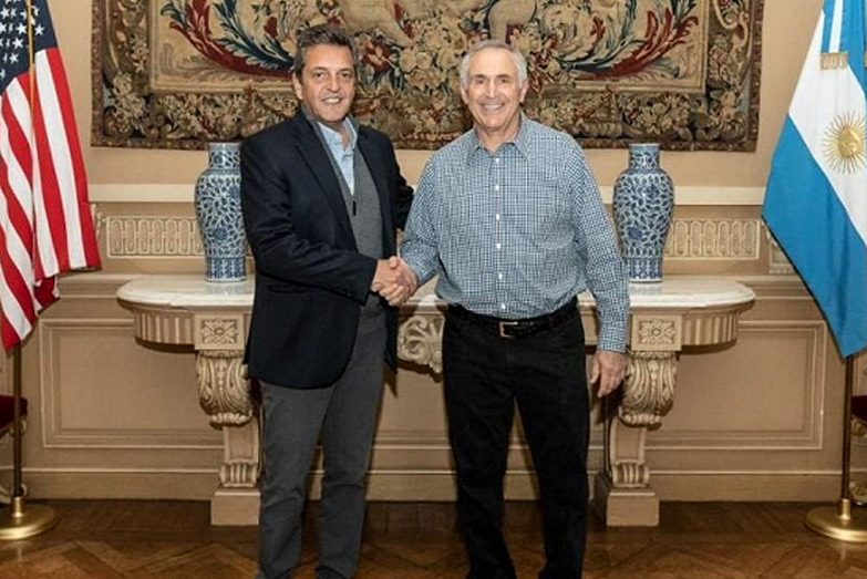 Con la obsesión por conseguir dólares, Massa desembarcó en Estados Unidos