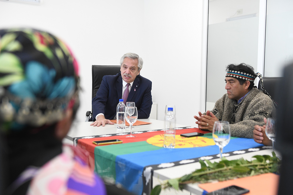 Alberto con los mapuches: reclamo por la represión y promesa de una mesa de diálogo con Río Negro