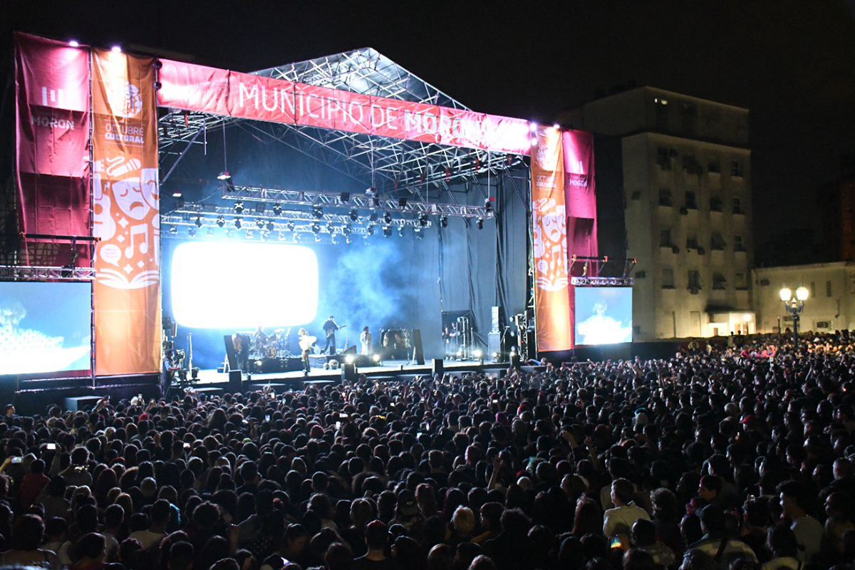 Morón festejó sus 237 años con un show de Miranda! frente a 12 mil vecinos