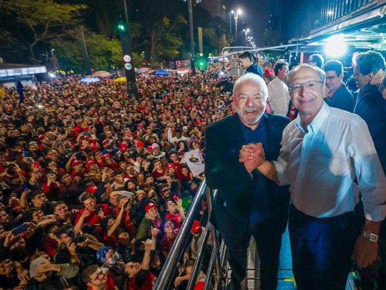 «La gloria no es no caer nunca sino levantarse siempre»: la victoria de Lula y el mensaje de Mandela