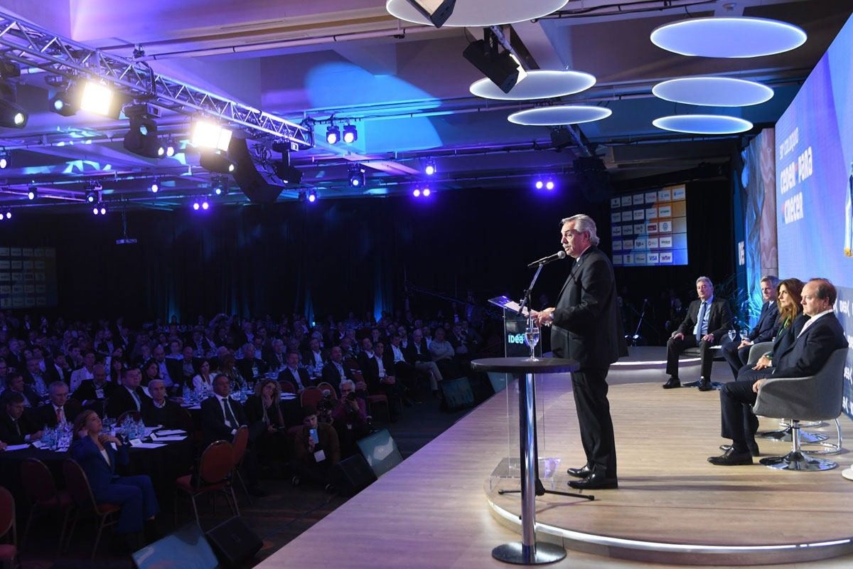 En el Coloquio de IDEA, Alberto Fernández recordó a los empresarios la ayuda estatal durante la pandemia