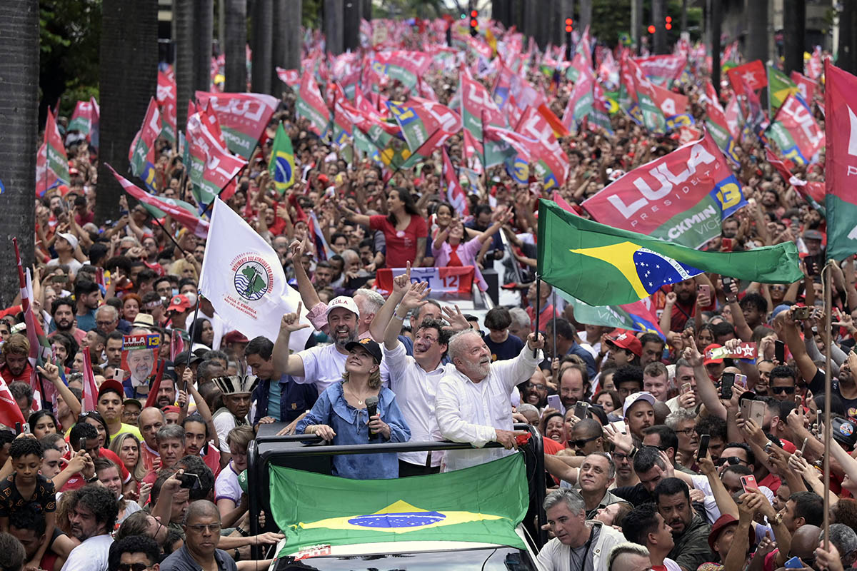 Lula recibe el apoyo de decenas de empresarios, economistas, políticos y científicos