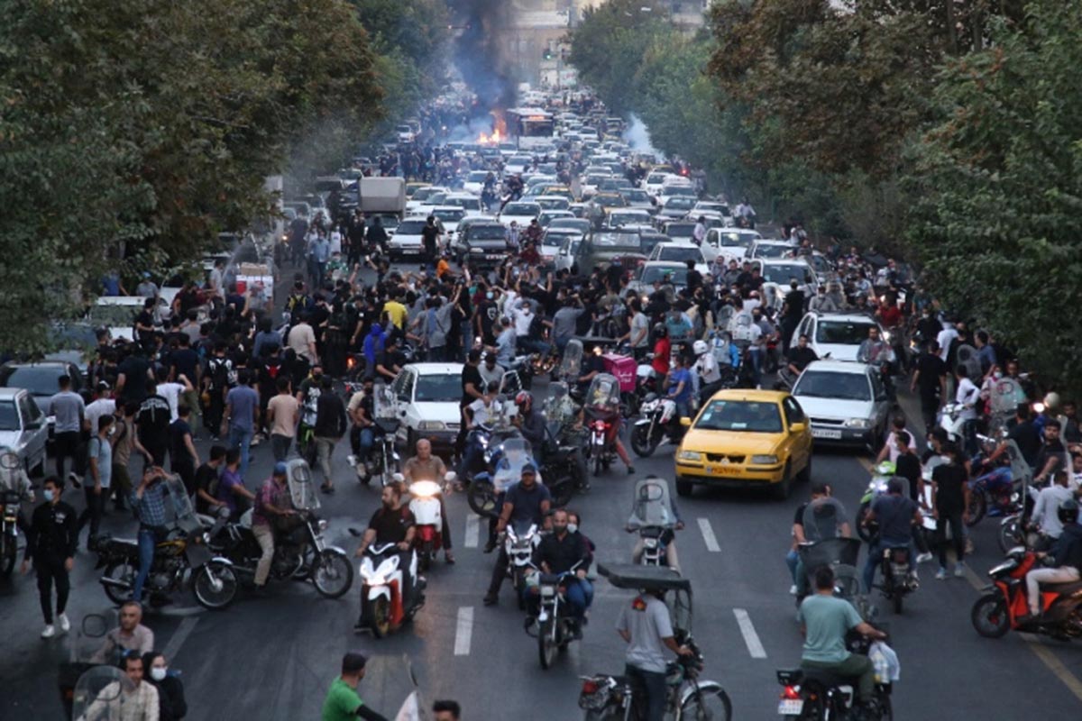 Policía reprime estudiantes en Teherán y ya son 92 los muertos en las protestas