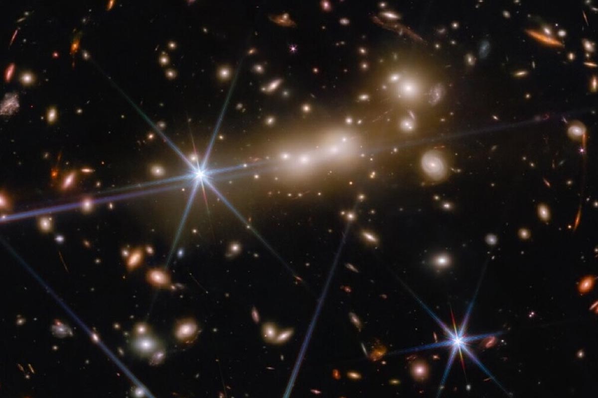 El telescopio Webb habría captado la fusión galáctica más lejana observada hasta ahora