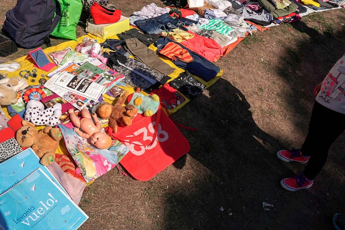 Realizan una jornada de trueque en Plaza de Mayo