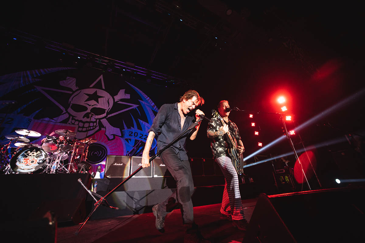 Die Toten Hosen renovó su argentinidad al palo: punk rock sin fisuras, homenajes a Pil y una pequeña ayuda de 2 Minutos