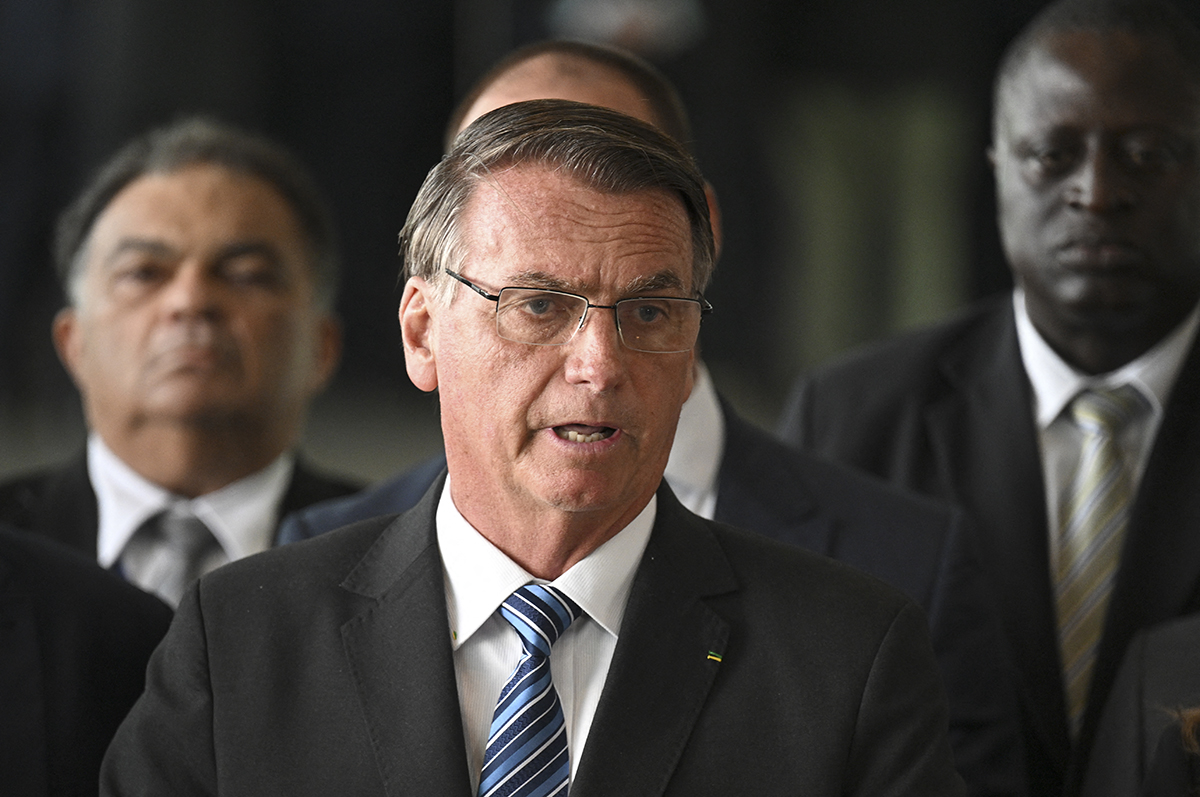 Bolsonaro prepara una comitiva de 20 personas para asistir a la asunción de Milei