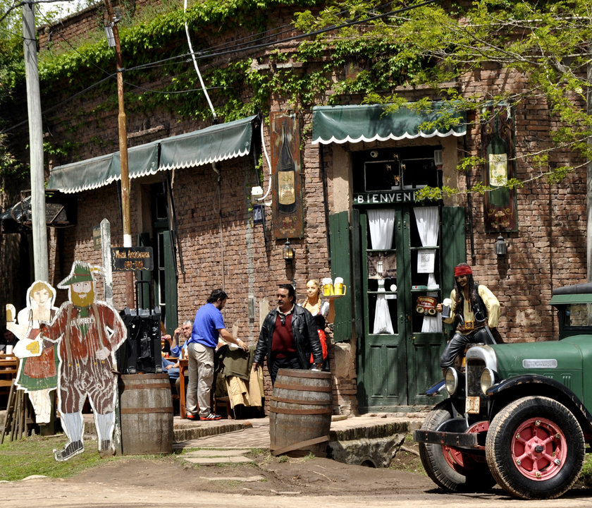 Acá nomás: frutillas, empanadas, cerveza y comida al disco