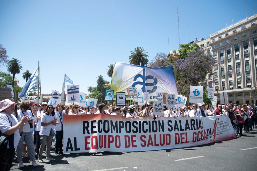 Movilización a la Legislatura porteña en rechazo al Presupuesto 2023 de Rodríguez Larreta