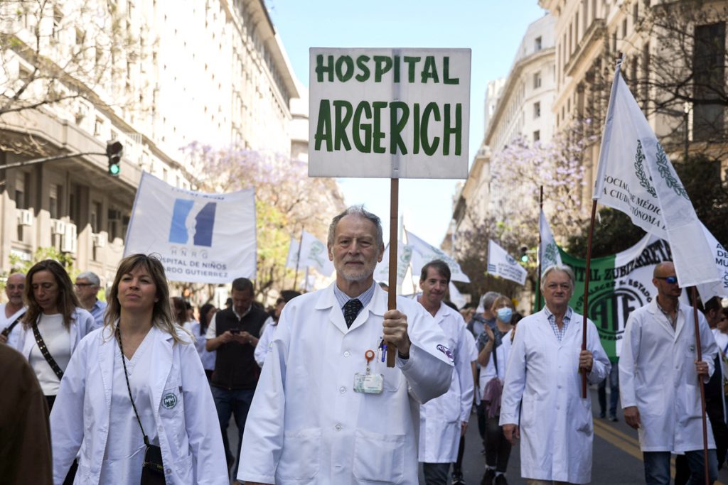 Movilización a la Legislatura porteña en rechazo al Presupuesto 2023 de Rodríguez Larreta