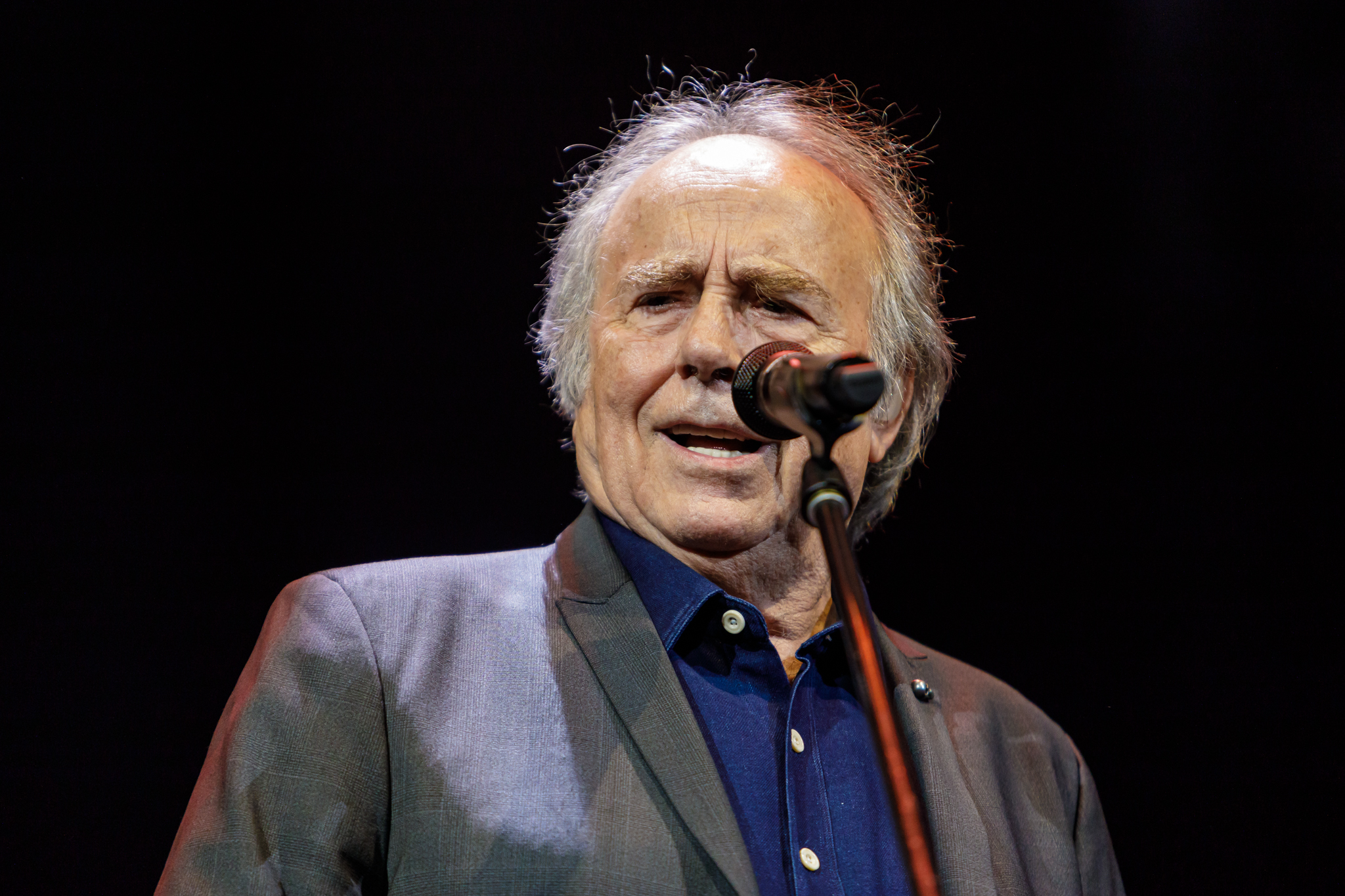 Serrat llega a la Argentina: doctorado honoris causa, entrevista pública y un concierto en su honor