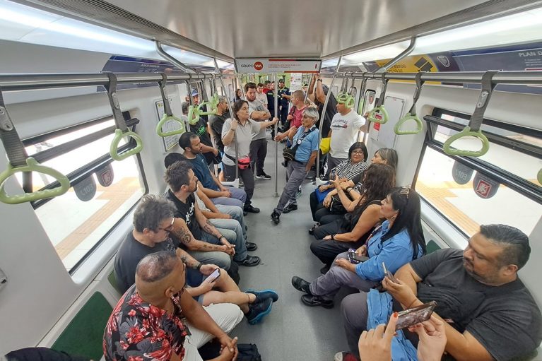 Asambla trabajadores del Subte en los vagones