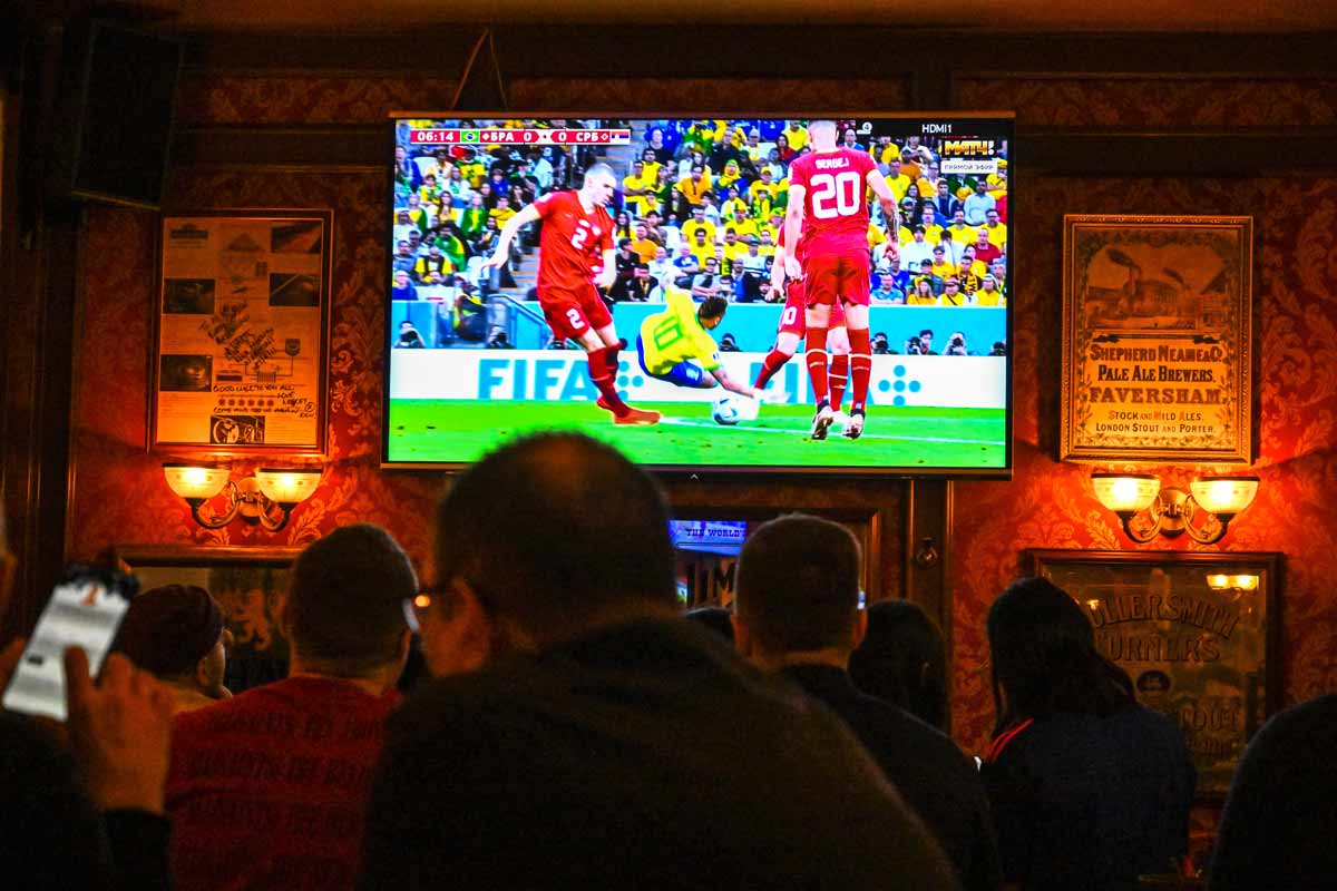 Rusia, expulsada del Mundial, hincha por Serbia