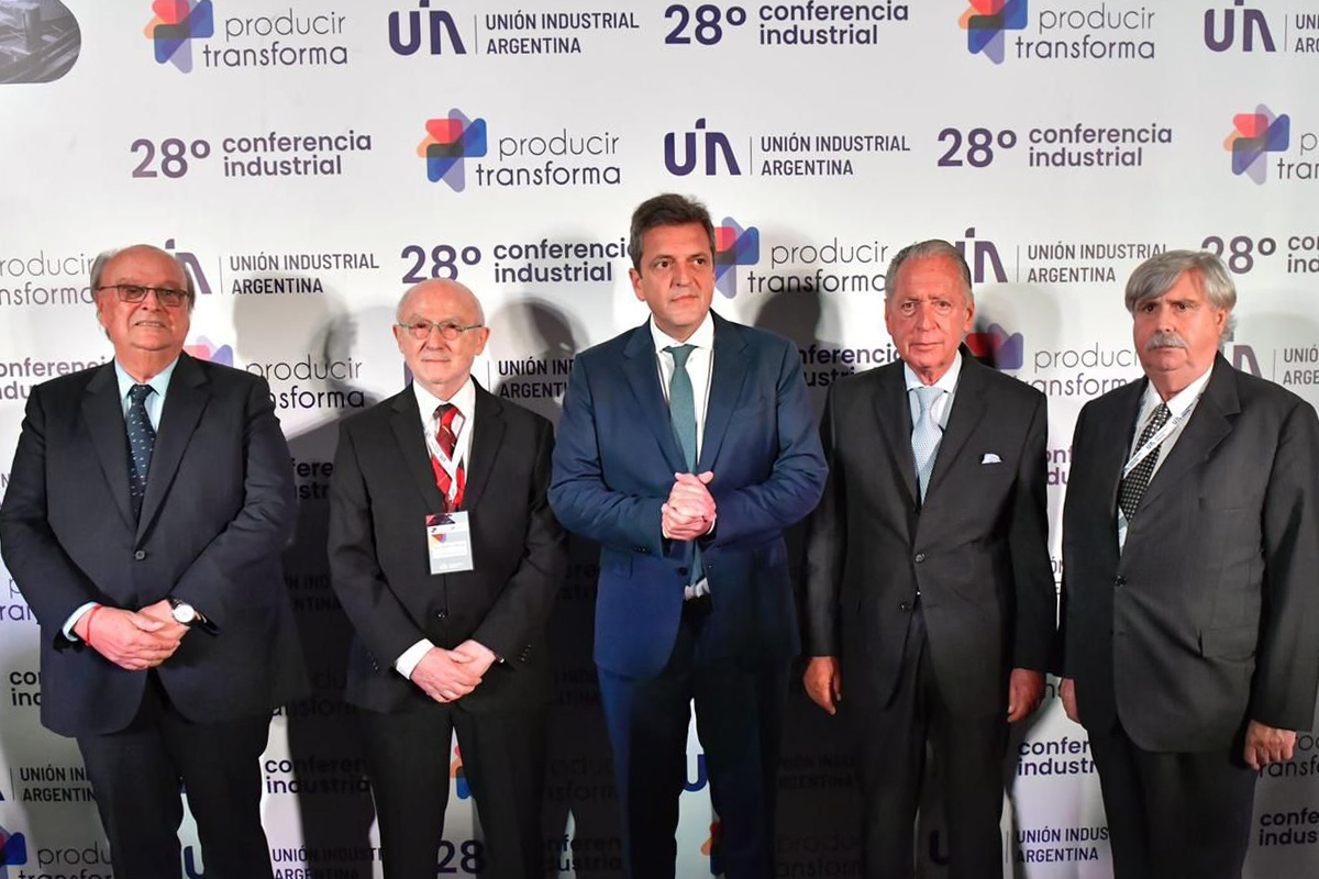 Massa a la UIA: los dólares de las reservas son para «producción y trabajo»