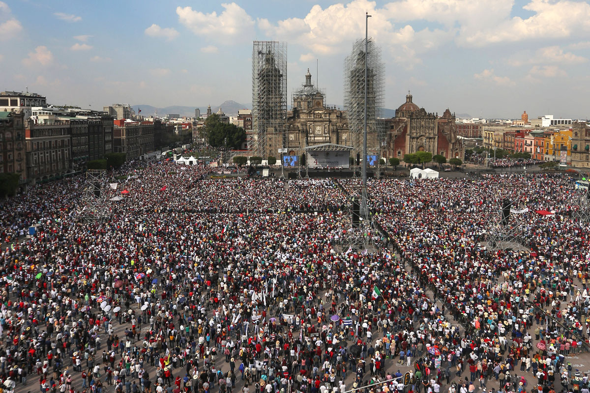 López Obrador movilizó a una multitud para celebrar su cuarto año de gobierno