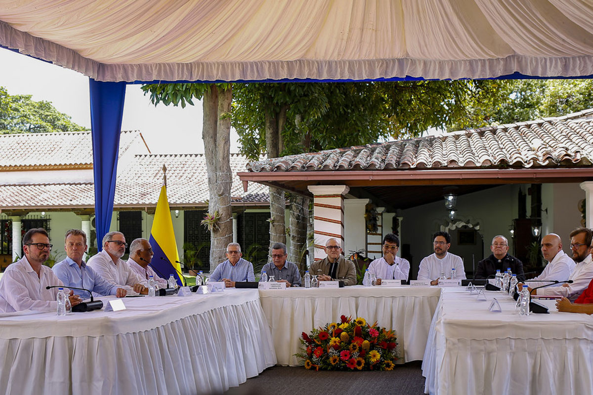 El gobierno colombiano y el ELN reiniciaron oficialmente el diálogo de paz en Caracas