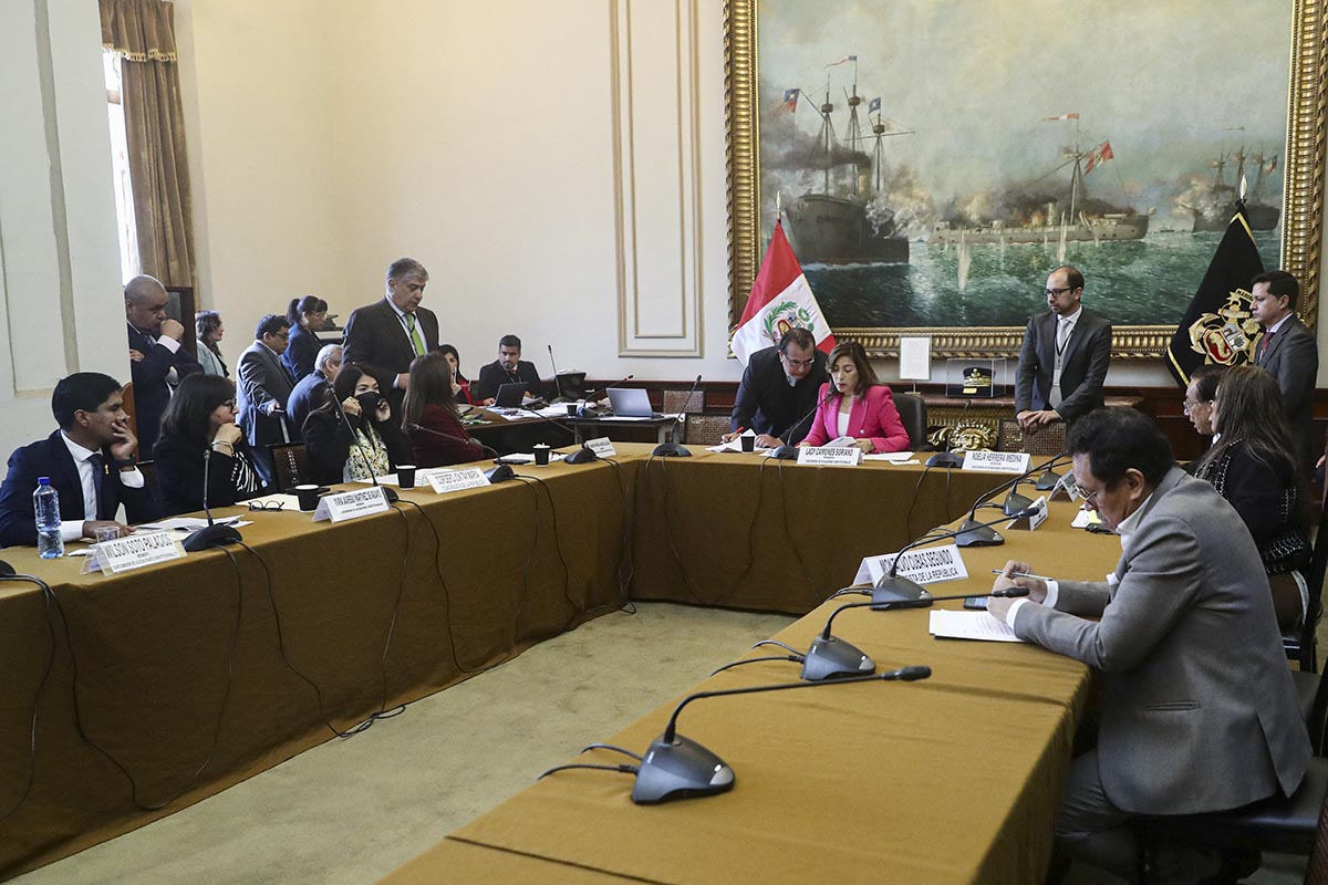 Avanza en el Congreso peruano una nueva arremetida para destituir a Castillo