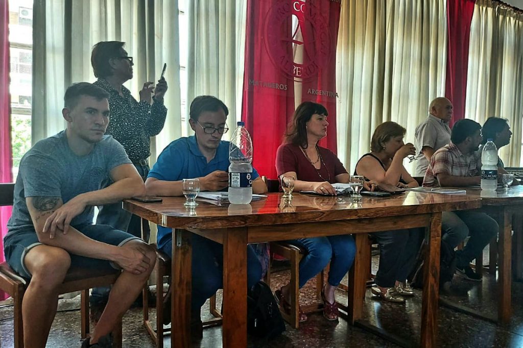 Comerciantes y vecinos unidos contra la construcción del Metrobus de las avenidas Alberdi y Directorio 1 Comerciantes y vecinos unidos contra la construcción del Metrobus de las avenidas Alberdi y Directorio